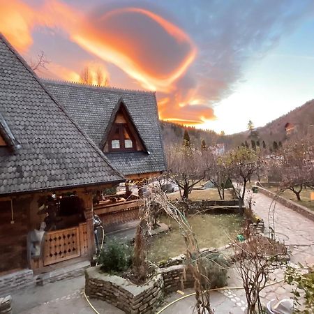 Suita Pin - Catun Sinaia Exterior photo