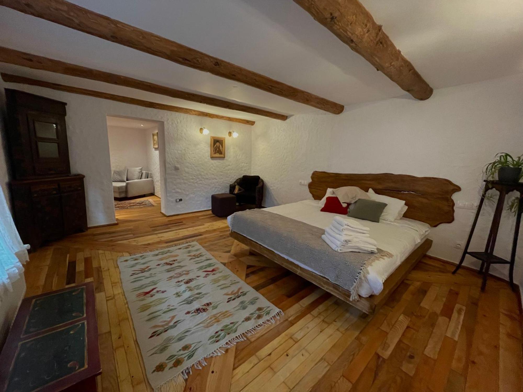 Suita Pin - Catun Sinaia Exterior photo