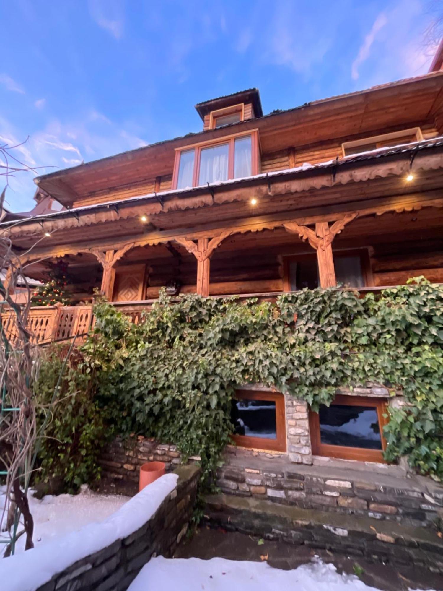 Suita Pin - Catun Sinaia Exterior photo