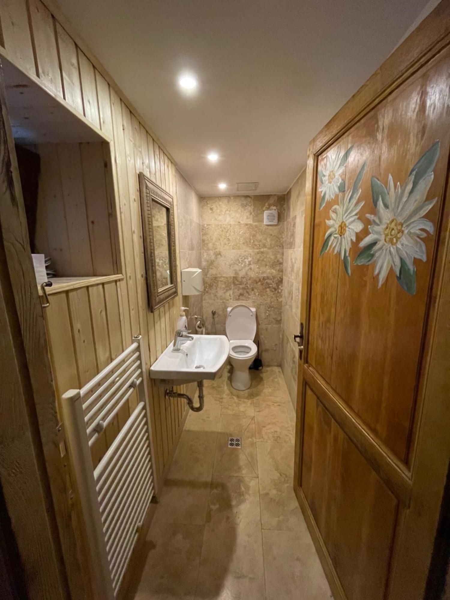 Suita Pin - Catun Sinaia Exterior photo